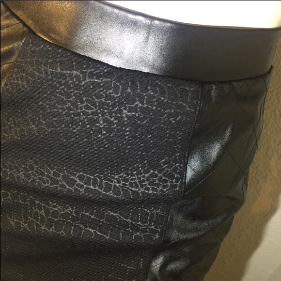 High waisted Bebe mini skirt - Picture 7 of 7